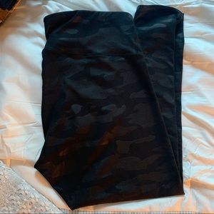 Old navy Camo elevate legging XL